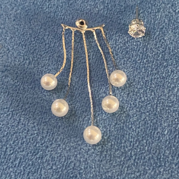 New, Fashion Jewelry, Silvery earrings with pearls. - Picture 2 of 6